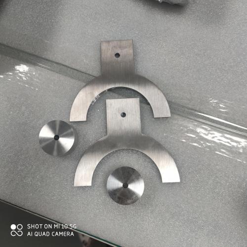 Usinage de 2 pièces en acier inox + 2 pièces en aluminium